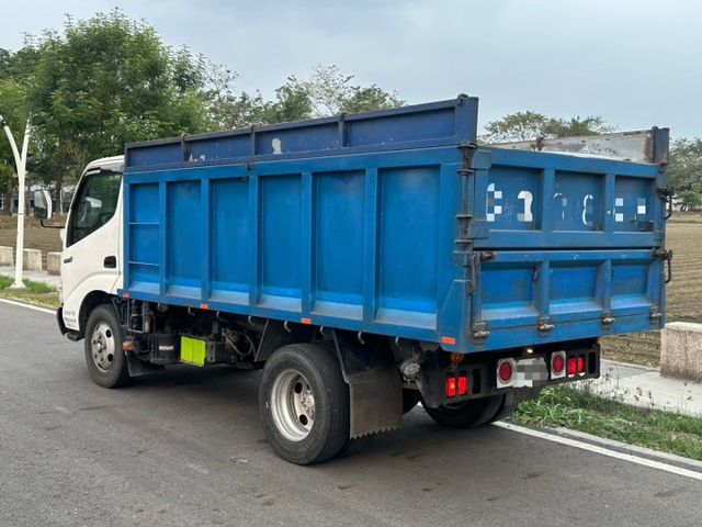 2011 國瑞 Hino300 白 里程僅跑19.7萬保證里程、無泡水、無重大事故 舉斗車、白鐵包邊11.5呎  第4張相片