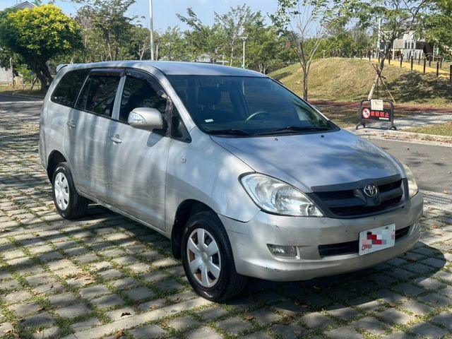 2015 Toyota Innova 2.0 銀 保證里程、無重大事故、無泡水 重點配備：倒車顯影、娛樂顯示屏幕、後座傾  第2張相片