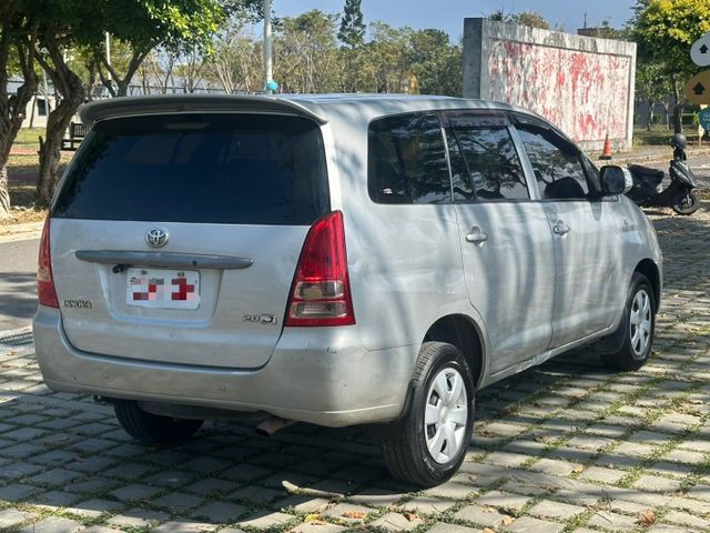 2015 Toyota Innova 2.0 銀 保證里程、無重大事故、無泡水 重點配備：倒車顯影、娛樂顯示屏幕、後座傾  第4張相片