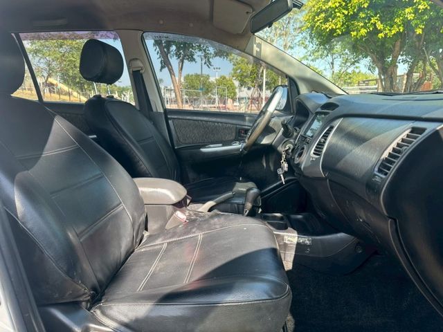 2015 Toyota Innova 2.0 銀 保證里程、無重大事故、無泡水 重點配備：倒車顯影、娛樂顯示屏幕、後座傾  第8張相片