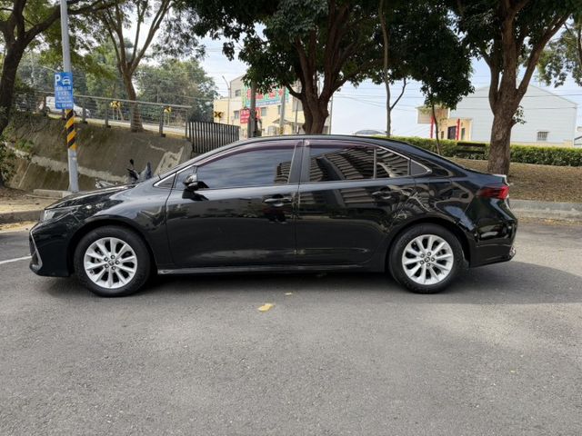 2019 Toyota Altis 黑 保證里程10.5萬、原版件、無泡水 重點配備：摸門解鎖、一鍵啟動、安卓機、倒車顯  第3張相片