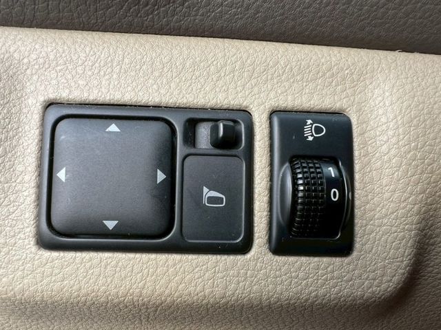 2011 Nissan Livina 1.6灰 僅跑18.7萬保證里程、無泡水、無重大事故 後座可6/4分離、通勤代步的  第10張相片