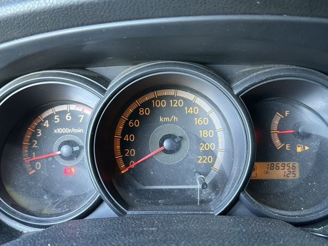 2011 Nissan Livina 1.6灰 僅跑18.7萬保證里程、無泡水、無重大事故 後座可6/4分離、通勤代步的  第11張相片