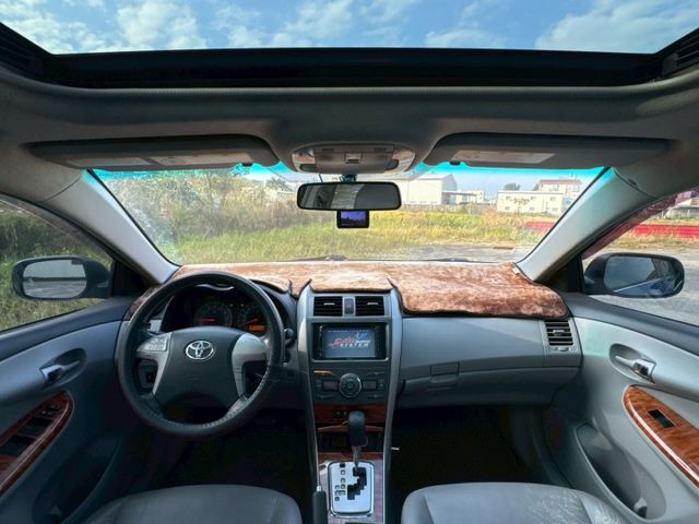 08年ALTIS 神車，不怕操、很好養～里程30萬。 有恆溫、免鑰匙、定速、天窗、倒車攝影、電折後視鏡  第14張相片