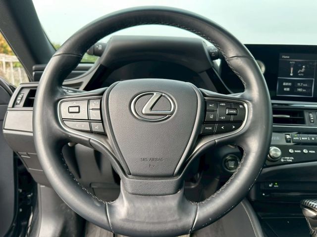 2022 Lexus ES200  保證里程、原版件、無泡水 內外氣氛極佳 等你來賞車~  第7張相片