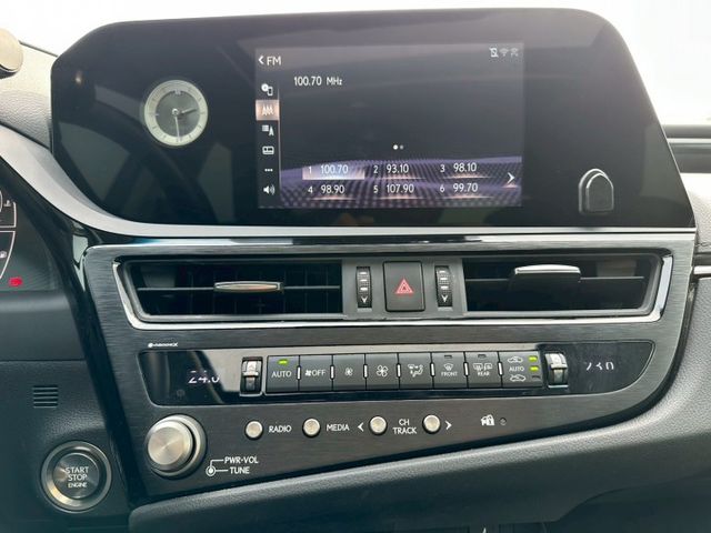 2022 Lexus ES200  保證里程、原版件、無泡水 內外氣氛極佳 等你來賞車~  第14張相片