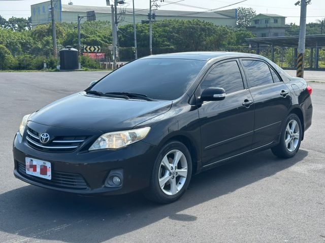 2011 TOYOTA ALTIS 1.8 里程僅跑10萬公里、無泡水 重點配備：定速系統、恆溫空調、電動天窗、安卓機  第1張相片