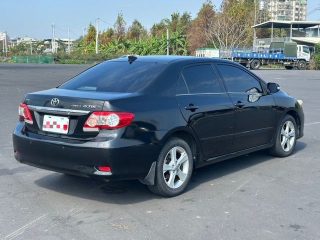2011 TOYOTA ALTIS 1.8 里程僅跑10萬公里、無泡水 重點配備：定速系統、恆溫空調、電動天窗、安卓機  第3張相片