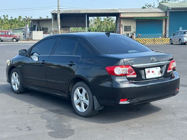 2011 TOYOTA ALTIS 1.8 里程僅跑10萬公里、無泡水 重點配備：定速系統、恆溫空調、電動天窗、安卓機  第4張相片