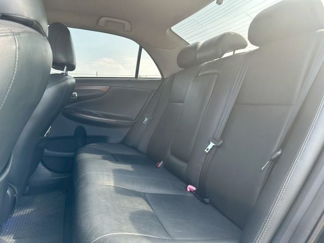 2011 TOYOTA ALTIS 1.8 里程僅跑10萬公里、無泡水 重點配備：定速系統、恆溫空調、電動天窗、安卓機  第8張相片