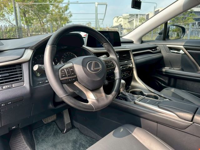 2022 Lexus RX300 黑 保證里程、原版件、無泡水 重點配備：駕駛座電動記憶座椅、雙前通風椅、無線充電器  第5張相片