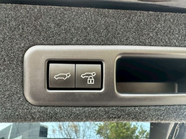 2022 Lexus RX300 黑 保證里程、原版件、無泡水 重點配備：駕駛座電動記憶座椅、雙前通風椅、無線充電器  第12張相片