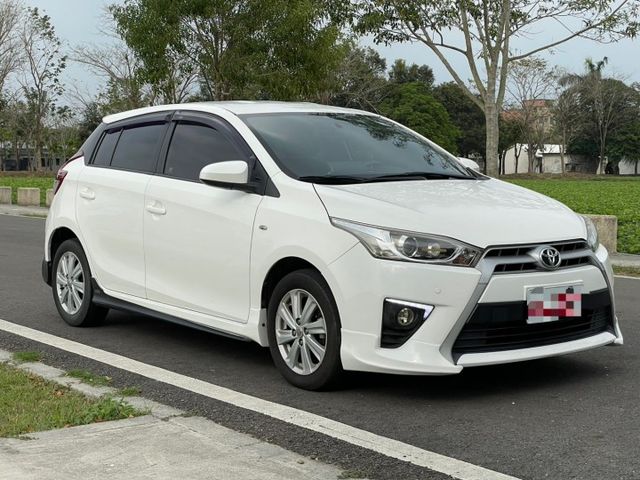 2015 Toyota Yaris 1.5 白 僅跑12萬公里 里程保證 定時定期保養 原版件 無重大事故 無泡水  第4張相片