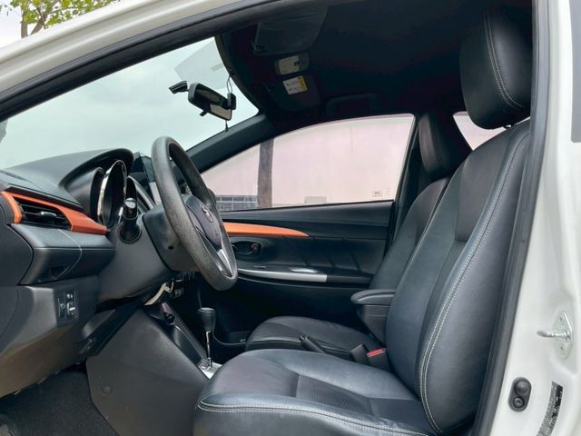 2015 Toyota Yaris 1.5 白 僅跑12萬公里 里程保證 定時定期保養 原版件 無重大事故 無泡水  第7張相片