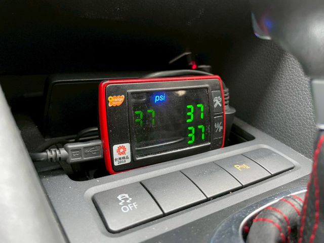 2010 Volkswagen Golf GTI 2.0 黑色 僅跑13.4萬 里程保證  經典GTI小鋼炮 整台原汁原  第8張相片