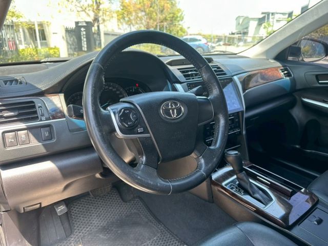 2016 Toyota Camry 2.0 保證里程、原版件、無泡水 重點配備：安卓機、倒車顯影、摸門解鎖、一鍵啟動  第4張相片