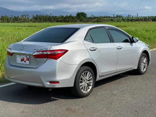 2014 Toyota Altis 1.8 僅跑8萬保證里程、原版件、無泡水 重點配備：定速系統、恆溫空調  第4張相片