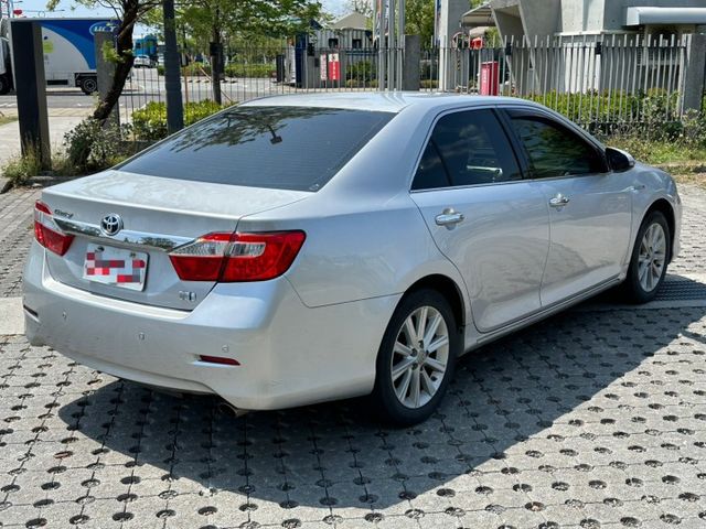 2014 Toyota Camry 2.5油電 保證里程、無泡水、原版件 重點配備：摸門解鎖、一鍵啟動、恆溫空調  第3張相片