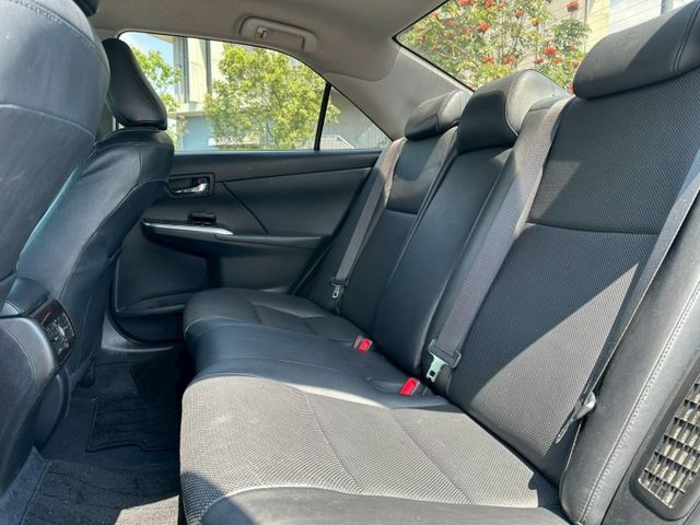 2014 Toyota Camry 2.5油電 保證里程、無泡水、原版件 重點配備：摸門解鎖、一鍵啟動、恆溫空調  第6張相片