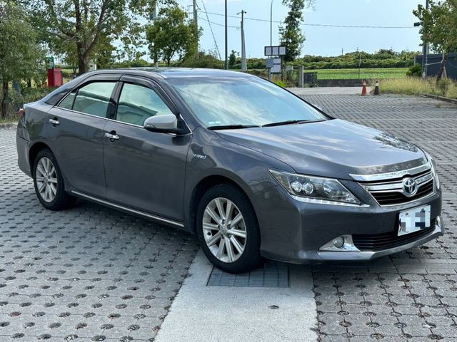 2013 Toyota Camry 2.5油電 僅跑8.9萬保證里程、無重大事故、無泡水 重點配備：一鍵啟動、摸門解鎖  第1張相片