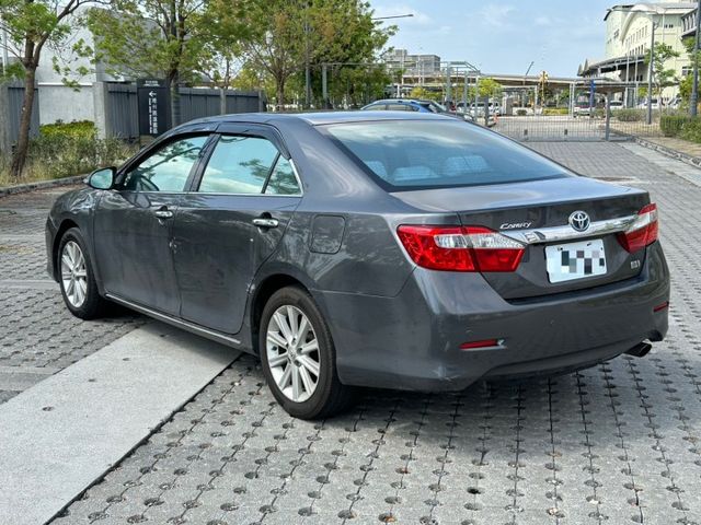 2013 Toyota Camry 2.5油電 僅跑8.9萬保證里程、無重大事故、無泡水 重點配備：一鍵啟動、摸門解鎖  第2張相片