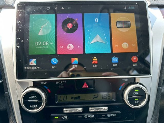 2013 Toyota Camry 2.5油電 僅跑8.9萬保證里程、無重大事故、無泡水 重點配備：一鍵啟動、摸門解鎖  第5張相片