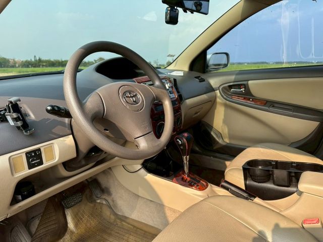 2006 Toyota VIOS 香檳色 僅跑11.9萬、原版件、無泡水 已加裝行車記錄器前後錄，通勤代步真安心  第5張相片