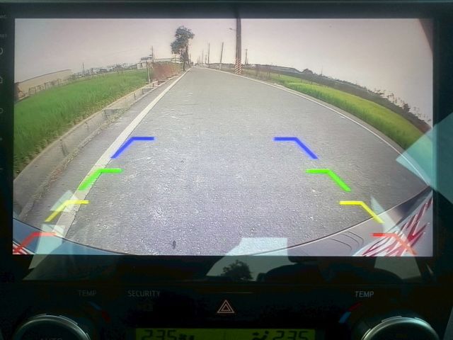 2012 Toyota Camry 2.0黑 僅跑21.1萬保證里程、無重大事故、無泡水 重點配備：安卓機、倒車顯影、恆  第6張相片