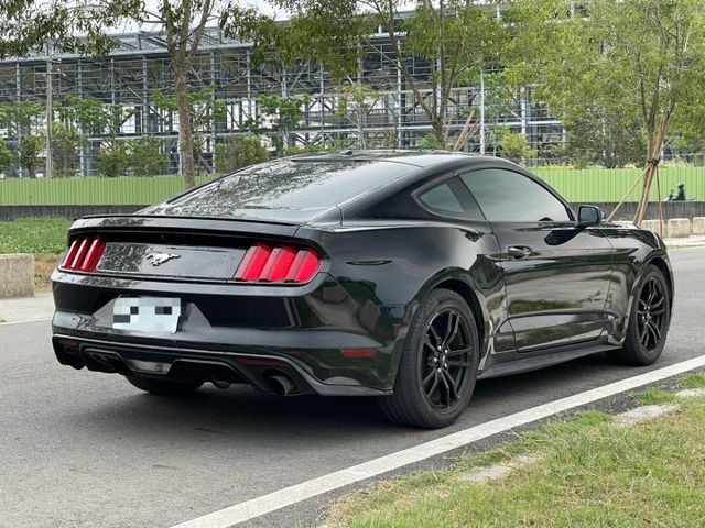 2017 Ford Mustang 2.3T 黑 僅跑10.7萬 里程保證 保證無重大事故 無泡水 重點配備（依實車為  第4張相片