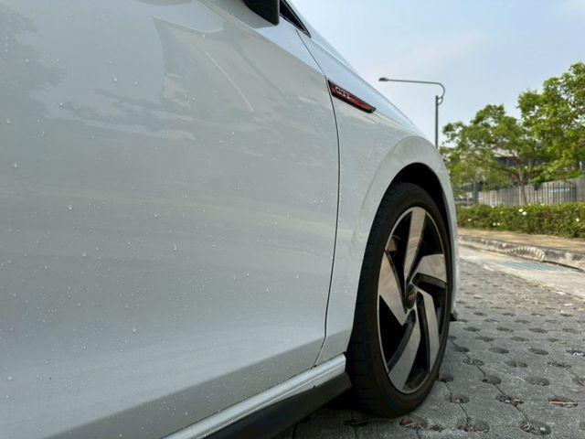 2024 Volkswagen Golf GTI 2.0 僅跑1.6萬 里程保證 原廠保養 原廠保固 原版件  第2張相片