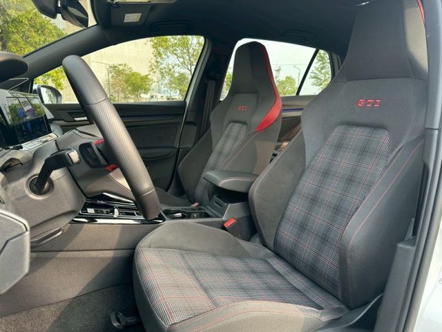 2024 Volkswagen Golf GTI 2.0 僅跑1.6萬 里程保證 原廠保養 原廠保固 原版件  第6張相片