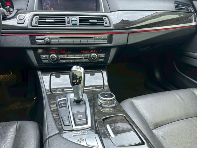 2015 BMW 520I 保證里程、無重大事故、無泡水  第12張相片