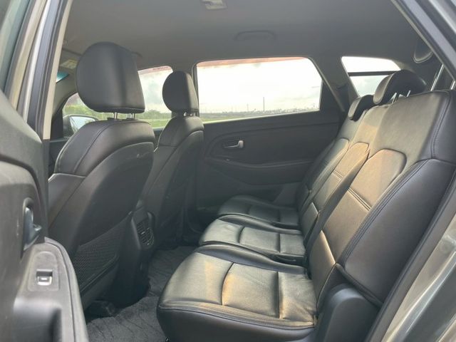 2019 Kia Carens CRDi 5人座 僅跑13萬 里程保證 保證無重大事故 無泡水 重點配備（依實車為主 倒  第4張相片