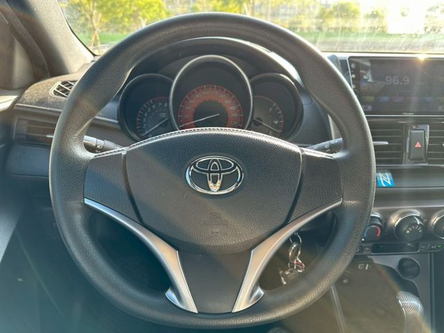 2015 TOYOTA YARIS 1.5 -里程僅跑9.5萬公里 里程保證- -原版件 可認證 保證無重大事故- -內  第6張相片