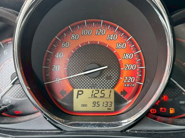 2015 TOYOTA YARIS 1.5 -里程僅跑9.5萬公里 里程保證- -原版件 可認證 保證無重大事故- -內  第11張相片