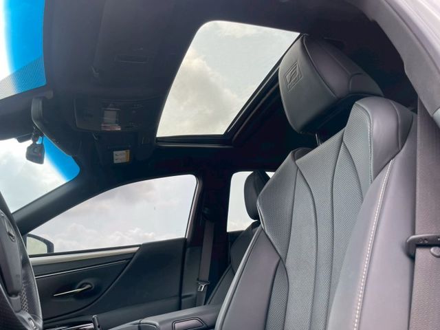 2022 Lexus ES250 F-Sport 鈦色 僅跑4.6萬 里程保證 原版件 保證無重大事故 無泡水 重點配備  第5張相片