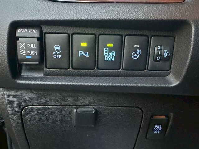 2015 Toyota Sienna Limited 7人座 才跑3.3萬保證里程 後座還有嬰兒座椅 居家好男人  第10張相片