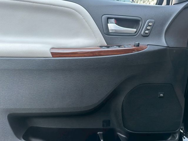 2015 Toyota Sienna Limited 7人座 才跑3.3萬保證里程 後座還有嬰兒座椅 居家好男人  第14張相片