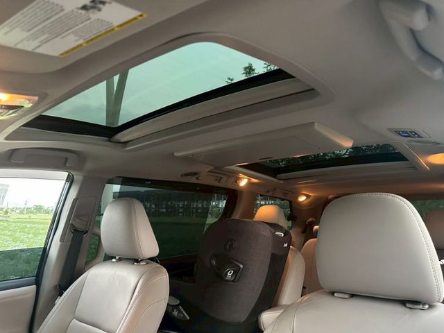 2015 Toyota Sienna Limited 7人座 才跑3.3萬保證里程 後座還有嬰兒座椅 居家好男人  第15張相片