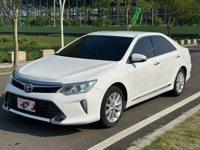2015 Toyota Camry 2.0 天使白 保證里程、無重大事故、無泡水 重點配備：一鍵啟動、摸門解鎖、安卓機、  第1張相片