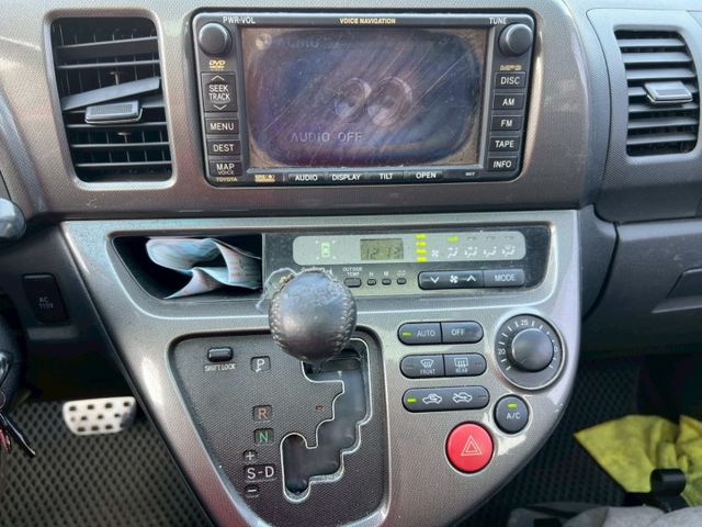 2004 Toyota Wish 2.0G 才跑10萬！里程保證、無重大事故、無泡水 釣魚人、做工作、載東載西  第11張相片