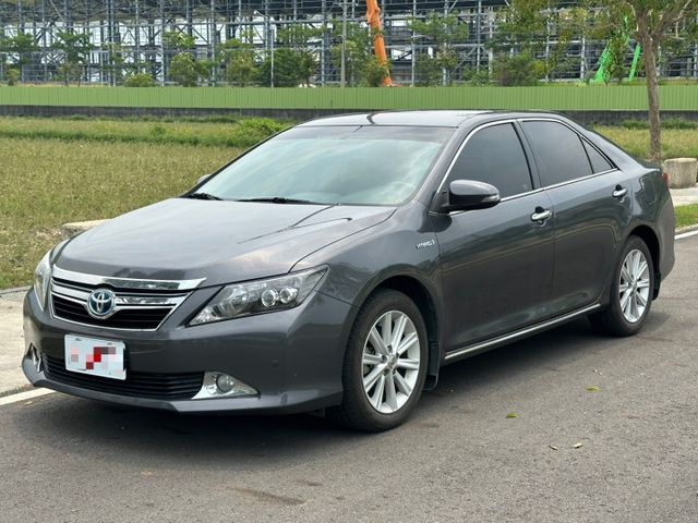 2012 Toyota Camry 油電 灰 僅跑17萬保證里程、無泡水 重點配備：定速系統、恆溫空調、一鍵啟動、摸門解  第1張相片