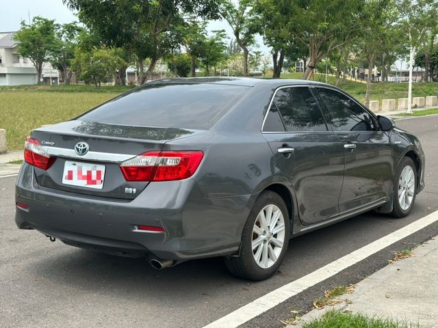 2012 Toyota Camry 油電 灰 僅跑17萬保證里程、無泡水 重點配備：定速系統、恆溫空調、一鍵啟動、摸門解  第3張相片