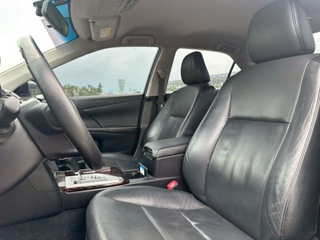 2012 Toyota Camry 油電 灰 僅跑17萬保證里程、無泡水 重點配備：定速系統、恆溫空調、一鍵啟動、摸門解  第7張相片