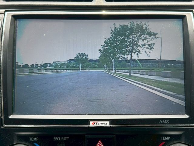 2012 Toyota Camry 油電 灰 僅跑17萬保證里程、無泡水 重點配備：定速系統、恆溫空調、一鍵啟動、摸門解  第9張相片