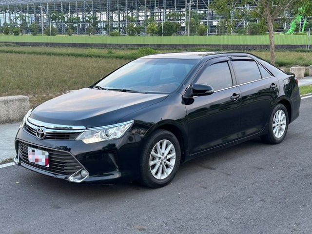 2015 Toyota Camry 2.0黑 僅跑15.4萬保證里程、原版件、無泡水 我知道這是經典版的，限時優惠買車直  第1張相片