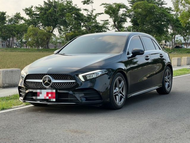 2022 Mercedes Benz A180 1.3 才跑不到4萬！、原版件、無泡水 質感小車、小小的空間給你大大的駕  第1張相片