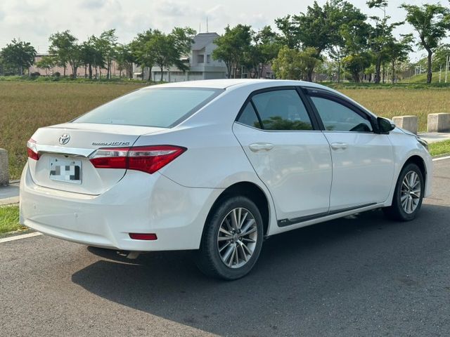 2015 Toyota Altis  僅跑12萬里程保證、原版件、無泡水 重點配備：倒車顯影、恆溫空調、定速系統  第3張相片