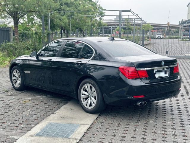 2012 BMW 730i 黑 才跑6.7萬保證里程、無重大事故、無泡水 重點配備：通風記憶座椅、四驅恆溫空調、車門電動  第4張相片