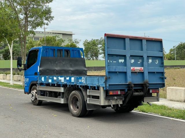 自排貨車！自排貨車！ 2023 Mitsubishi Canter 12.5呎升降尾門 原版件、保證里程才跑不到8萬、無  第3張相片
